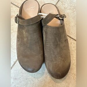 Dansko Berry Clogs size 41 women’s